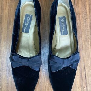 Sesto Meucci Velvet Bow Pumps Black Low Heel Shoes Made in Italy Size 8.5M